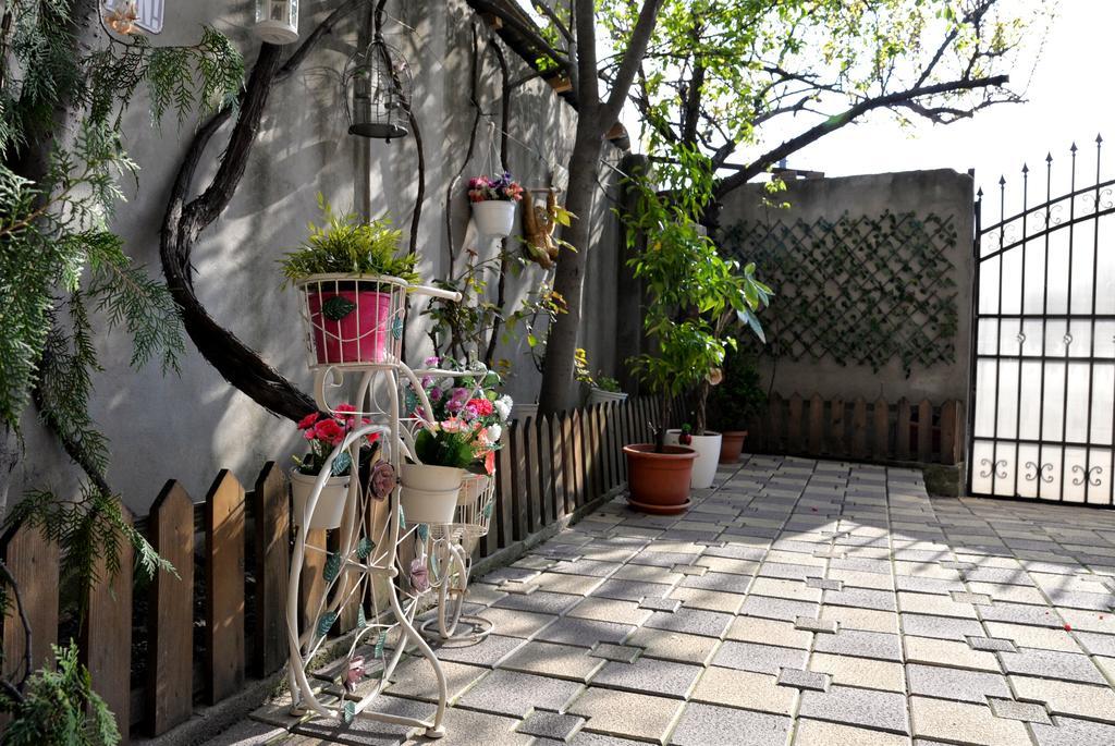 Collosal With Garden Apartment *