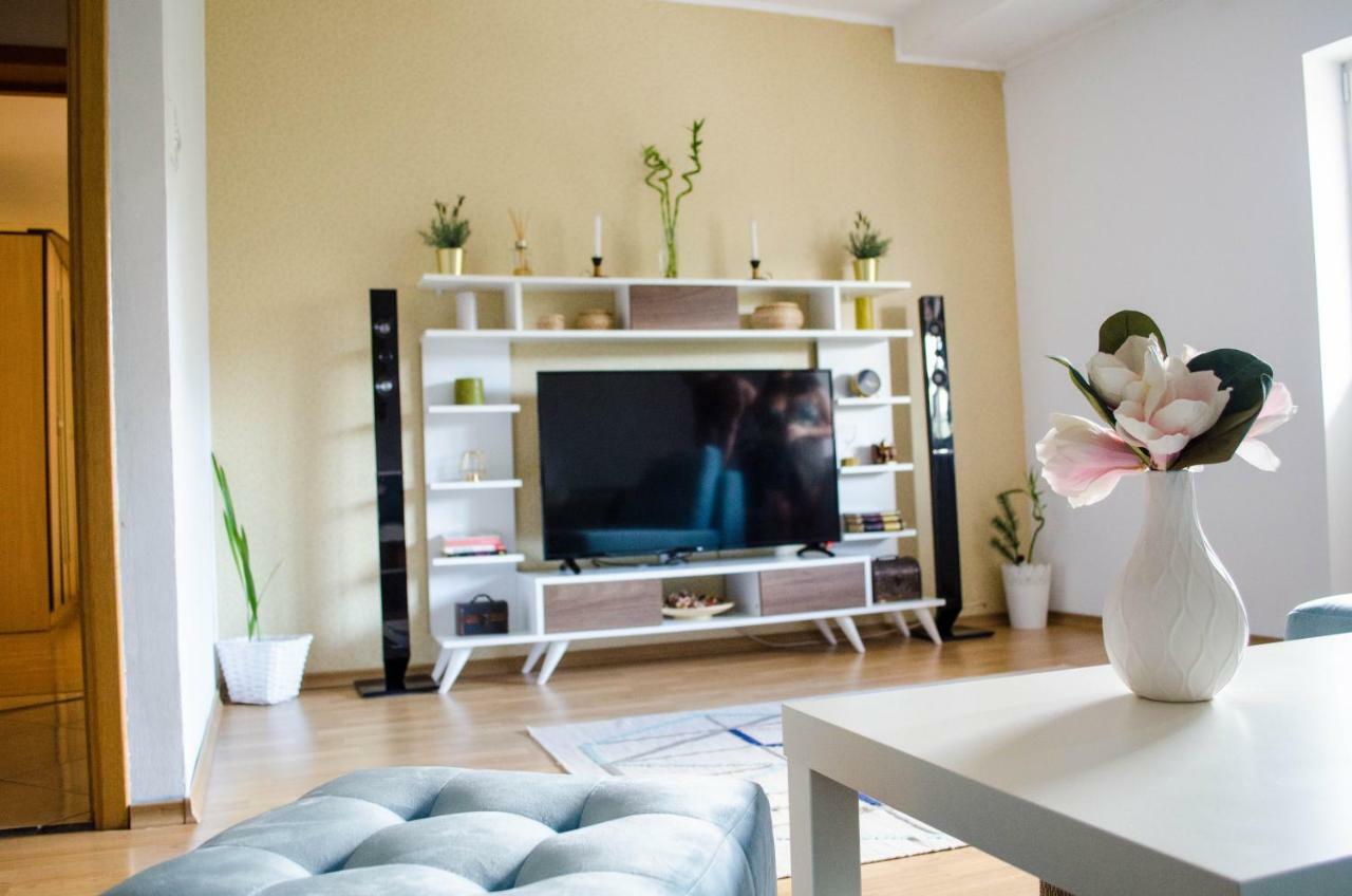 Collosal With Garden Bucureşti